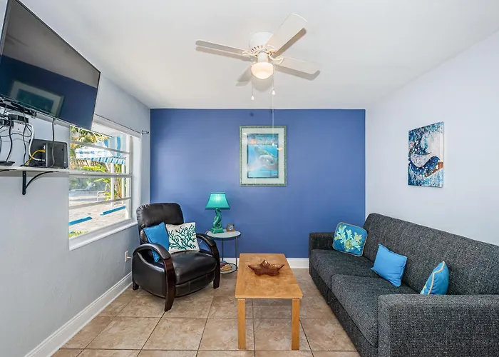 Apartment Blue Water Beachside 2